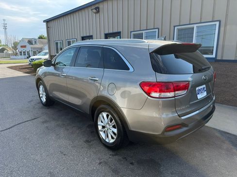Used 2016 Kia Sorento AWD w/ LX Convenience Package image 6