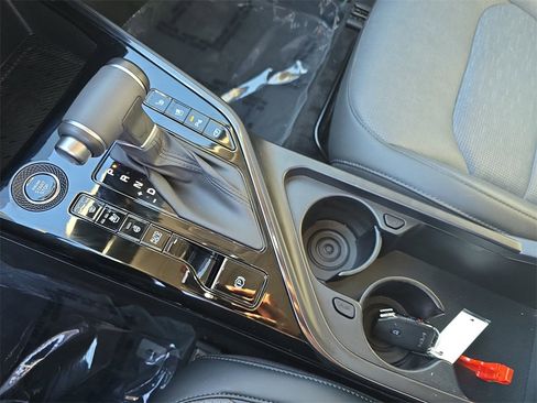 New 2025 Kia Niro SX Touring image 26