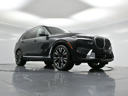 Used 2023 BMW X7 xDrive40i w/ Parking Assistance Package image 47