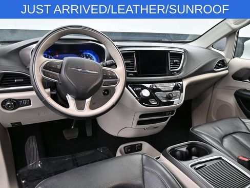 Used 2019 Chrysler Pacifica Limited FWD image 15