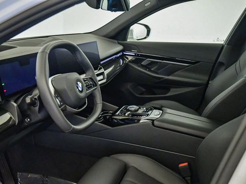 Used 2025 BMW 530i 530i w/ Premium Package image 16