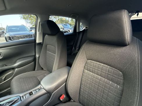 Used 2023 Honda HR-V LX image 19