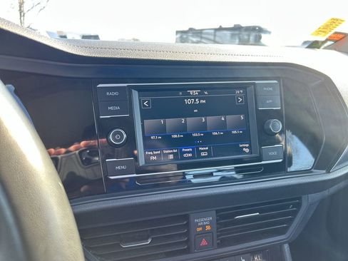 Used 2023 Volkswagen Jetta SE image 27