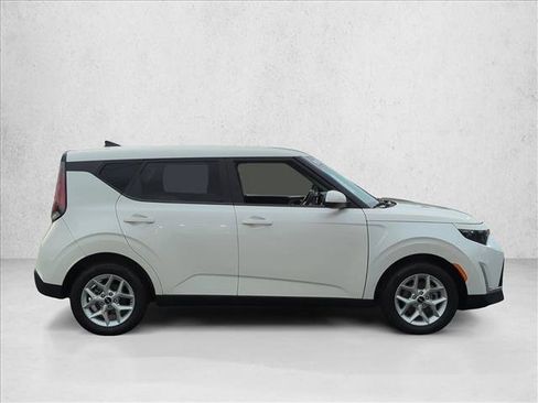 Used 2024 Kia Soul LX w/ Option Group 015 FWD image 4