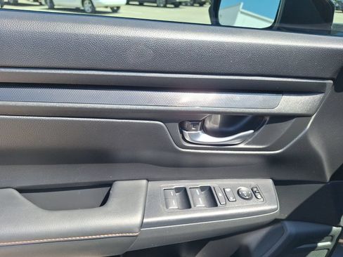 Used 2025 Honda CR-V Sport image 17