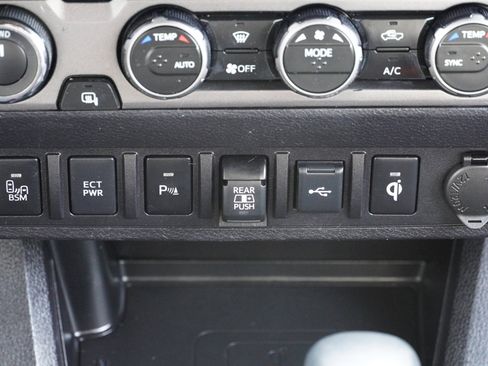 Certified 2023 Toyota Tacoma TRD Off-Road w/ Technology Package image 32