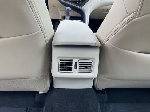 Used 2019 Toyota Camry XLE FWD image 24