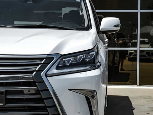 Used 2021 Lexus LX 570 4WD w/ Luxury Package image 47