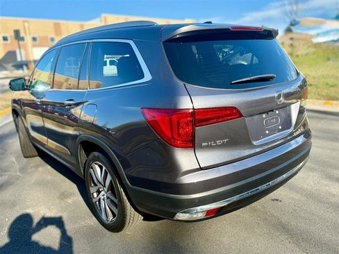 Used 2018 Honda Pilot Touring image 9