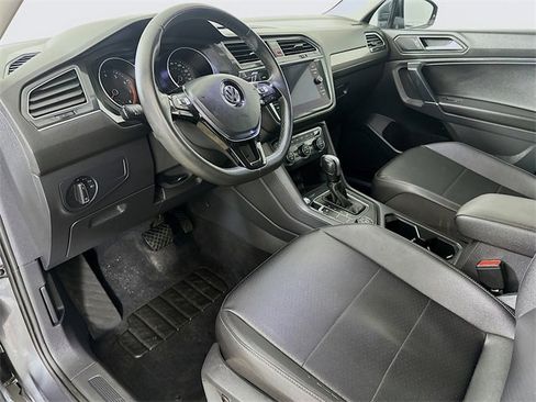 Used 2020 Volkswagen Tiguan SE w/ Panoramic Sunroof Package image 19
