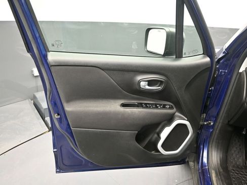 Used 2021 Jeep Renegade Sport w/ Sport Appearance Group image 11