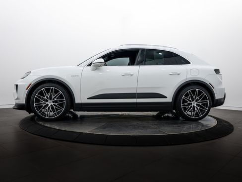 Certified 2025 Porsche Macan 4S Electric AWD/4WD image 2