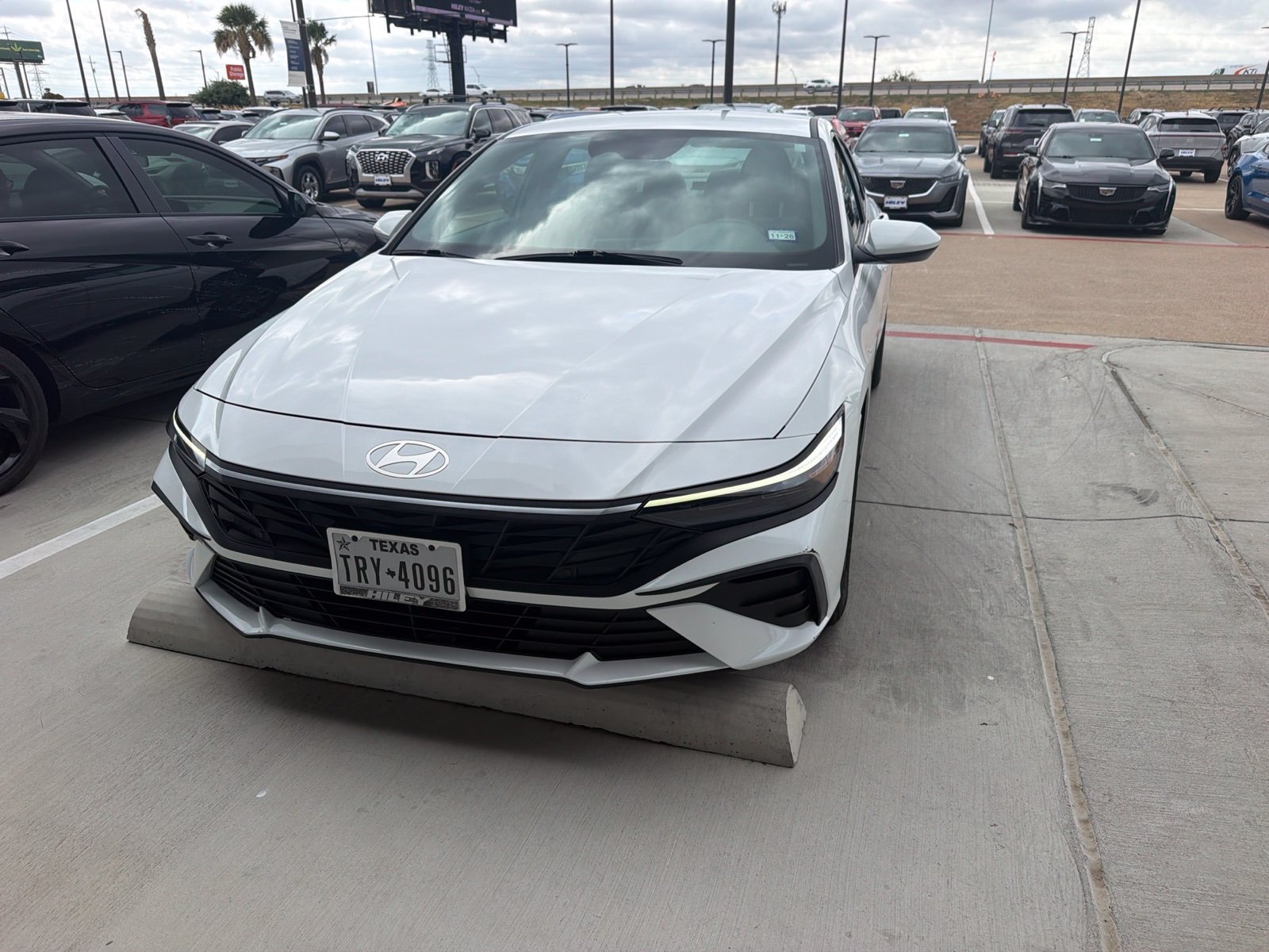 Used 2024 Hyundai Elantra SEL FWD image 2
