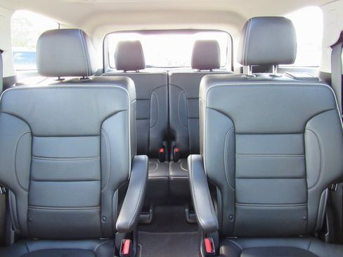 Used 2021 GMC Acadia Denali w/ Denali Technology Package image 30