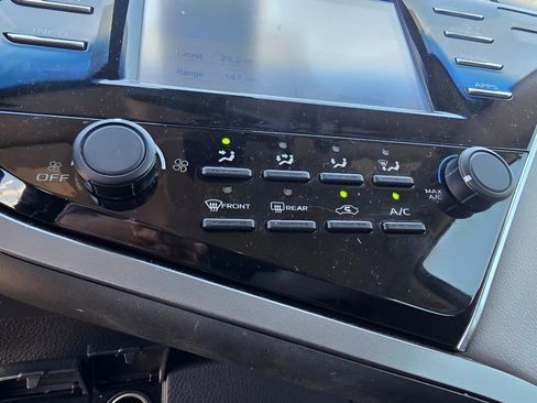 Used 2018 Toyota Camry LE image 17