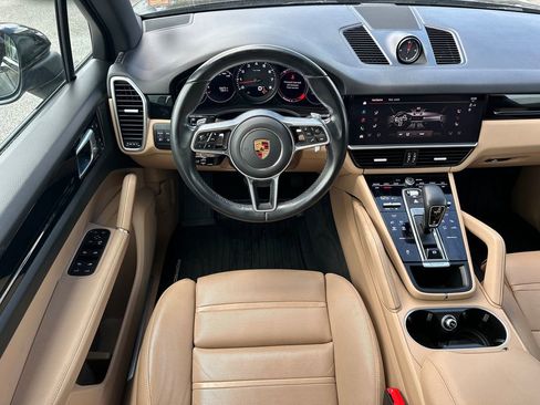 Used 2022 Porsche Cayenne AWD/4WD image 23