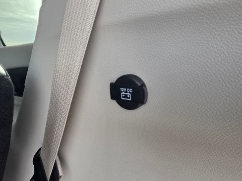 Used 2023 Chrysler Pacifica Touring-L image 27