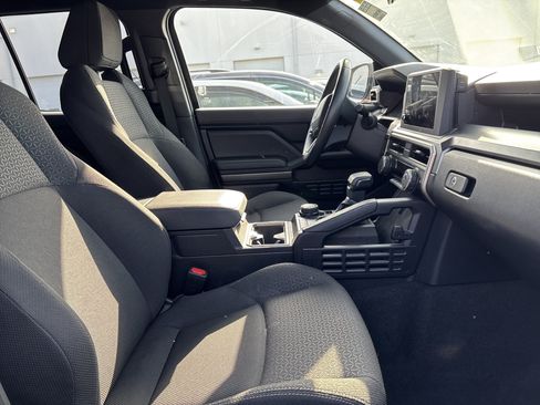 Used 2025 Toyota 4Runner SR5 AWD/4WD image 27