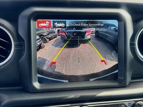 Used 2022 Jeep Wrangler Unlimited Rubicon 4xe w/ Cold Weather Group AWD/4WD image 15