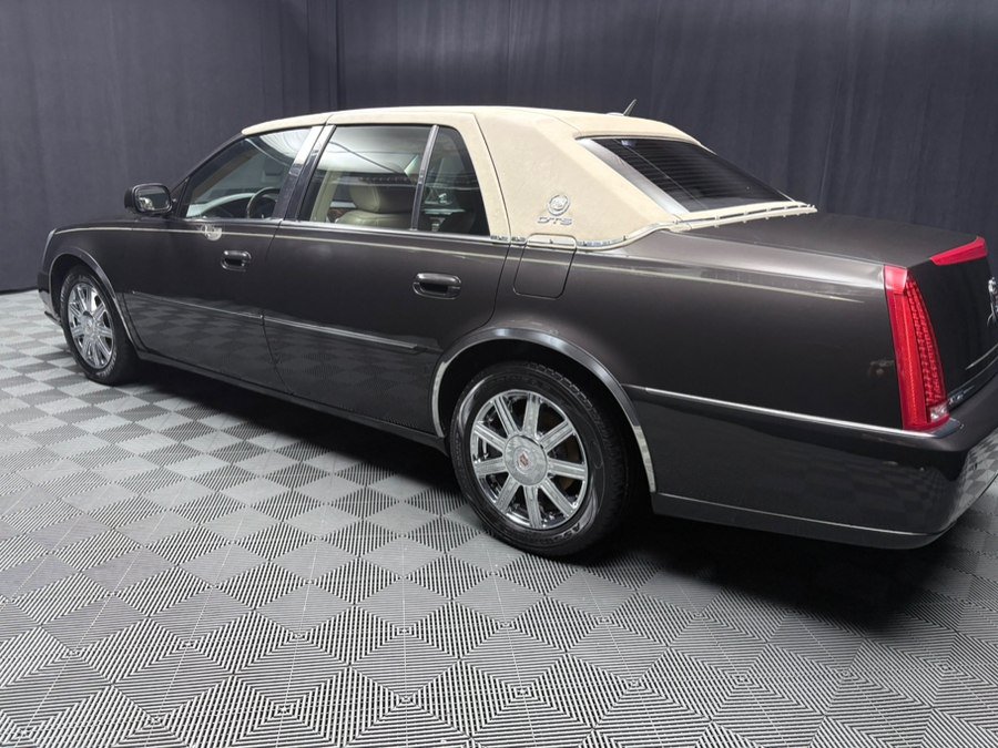 Used 2008 Cadillac DTS FWD image 16
