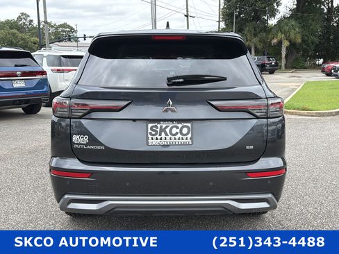 Used 2025 Mitsubishi Outlander SE FWD image 4