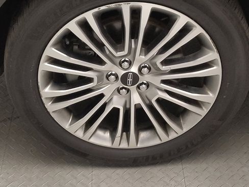Used 2016 Lincoln MKX Reserve w/ Technology Package FWD image 31