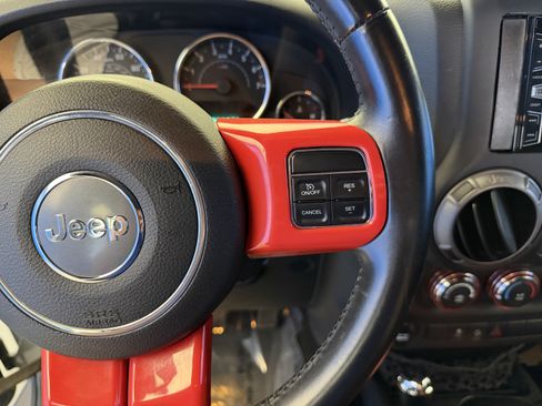 Used 2015 Jeep Wrangler Unlimited Sport w/ Connectivity Group AWD/4WD image 14