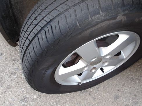 Used 2012 Dodge Grand Caravan SXT image 39