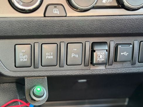 Used 2022 Toyota Tacoma TRD Off-Road w/ Technology Package image 13