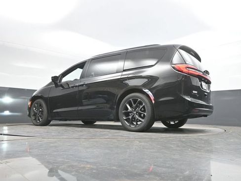 Used 2025 Chrysler Pacifica Limited FWD image 54