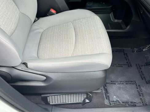 Used 2025 Toyota Sienna LE FWD image 18