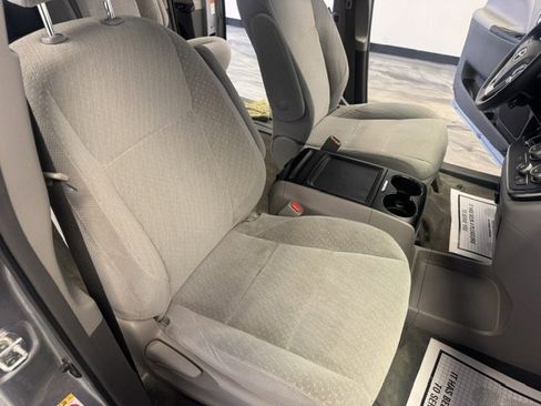 Used 2018 Toyota Sienna LE w/ Carpet Mat Package image 25