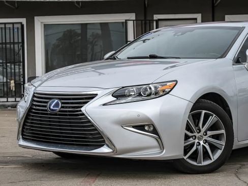 Used 2016 Lexus ES 300h image 6