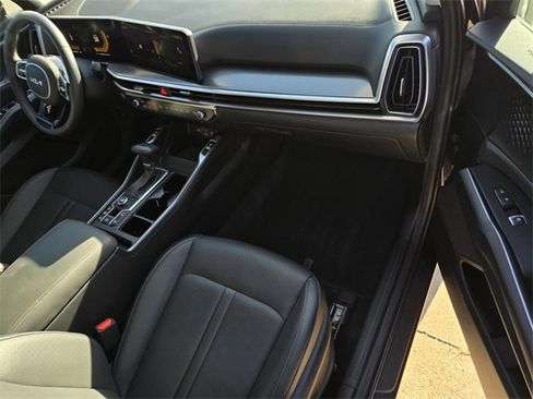 Certified 2025 Kia Sorento S w/ Panoramic Sunroof Package image 7