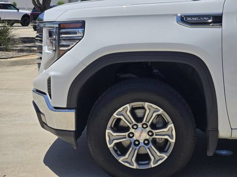 Used 2025 GMC Sierra 1500 SLT AWD/4WD image 14