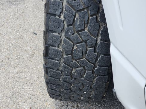 Used 2022 Ford F150 Lariat w/ FX4 Off-Road Package AWD/4WD image 11