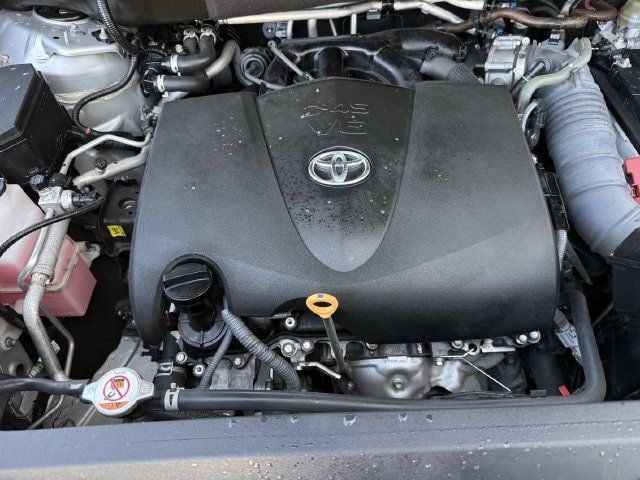 Used 2022 Toyota Highlander LE FWD image 33