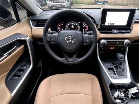 Used 2025 Toyota RAV4 XLE image 6