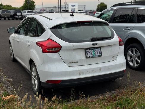 Used 2016 Ford Focus SE w/ SE Cold Weather Package FWD image 2