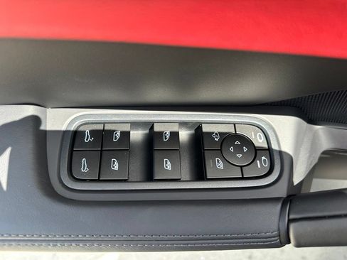 Used 2026 Porsche Cayenne GTS AWD/4WD image 19
