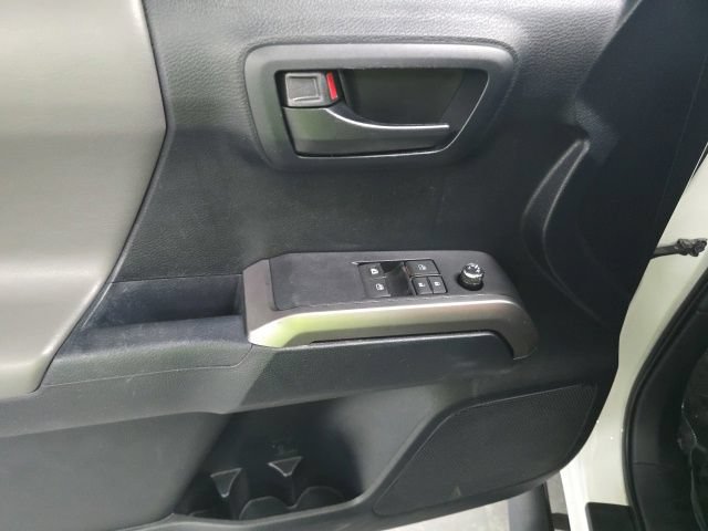 Used 2016 Toyota Tacoma SR5 RWD image 18