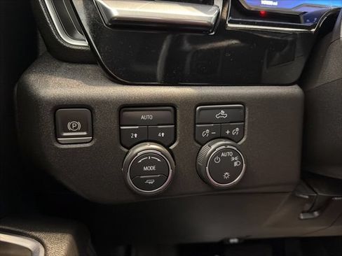 Used 2022 Chevrolet Silverado 1500 LT AWD/4WD image 27