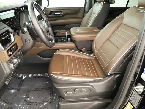 Used 2025 GMC Yukon Denali Ultimate AWD/4WD image 23