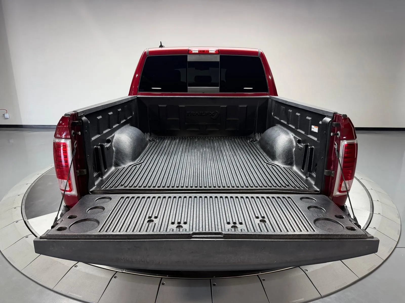 Used 2014 RAM 1500 Laramie RWD image 12