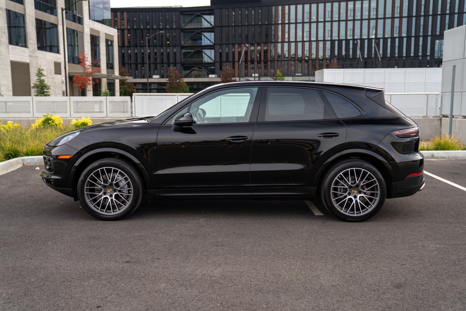 Certified 2023 Porsche Cayenne AWD/4WD image 2