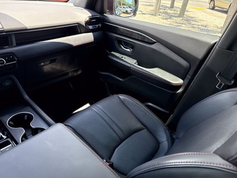 Certified 2025 Honda Pilot Black Edition image 24