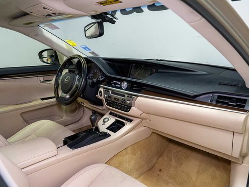 Used 2013 Lexus ES 350 w/ Luxury Pkg FWD image 18