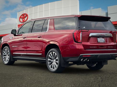 Used 2021 GMC Yukon XL Denali w/ Denali Premium Package image 5