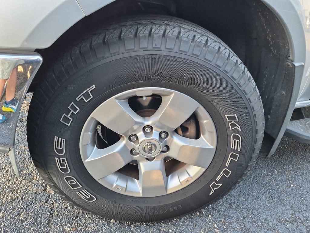 Used 2009 Nissan Frontier SE w/ SE Value Truck Pkg AWD/4WD image 7