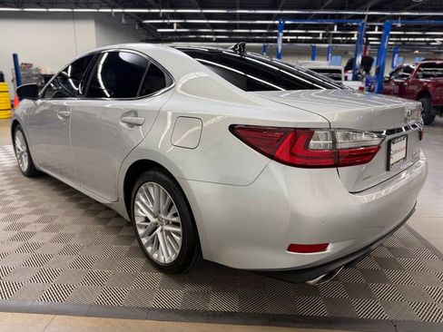 Used 2016 Lexus ES 350 w/ Luxury Package w/Wood Trim FWD image 5